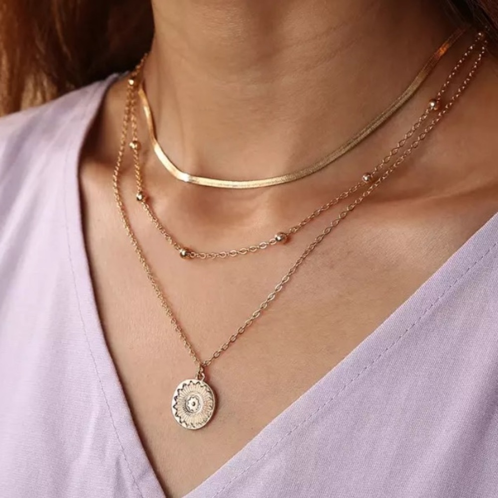 🎉 New Golden Layered Chain & Coin Necklace - Picture 2 of 8